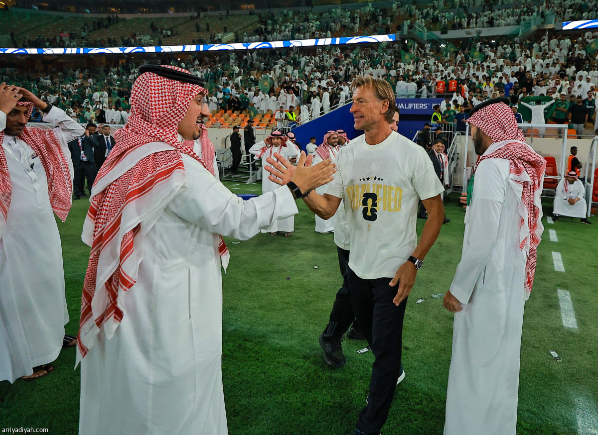 الوزير يحتفي