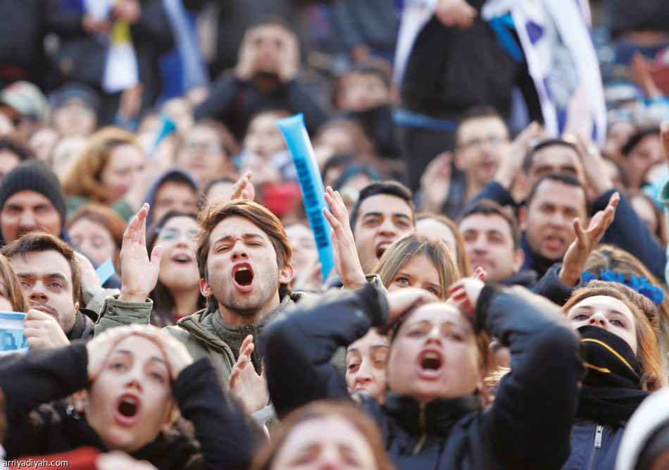 باريس تغني
ومونتيفيديو تبكي