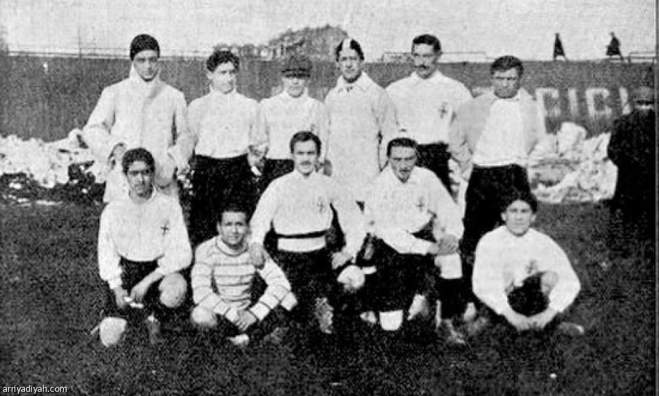 أبطال في ظل التاريخ