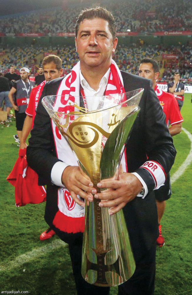 فيتوريا..
نصراوي بالاسم والصفحة الجديدة