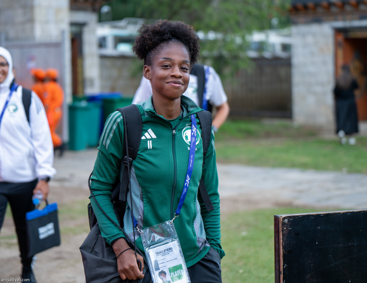 وصول شابات الأخضر