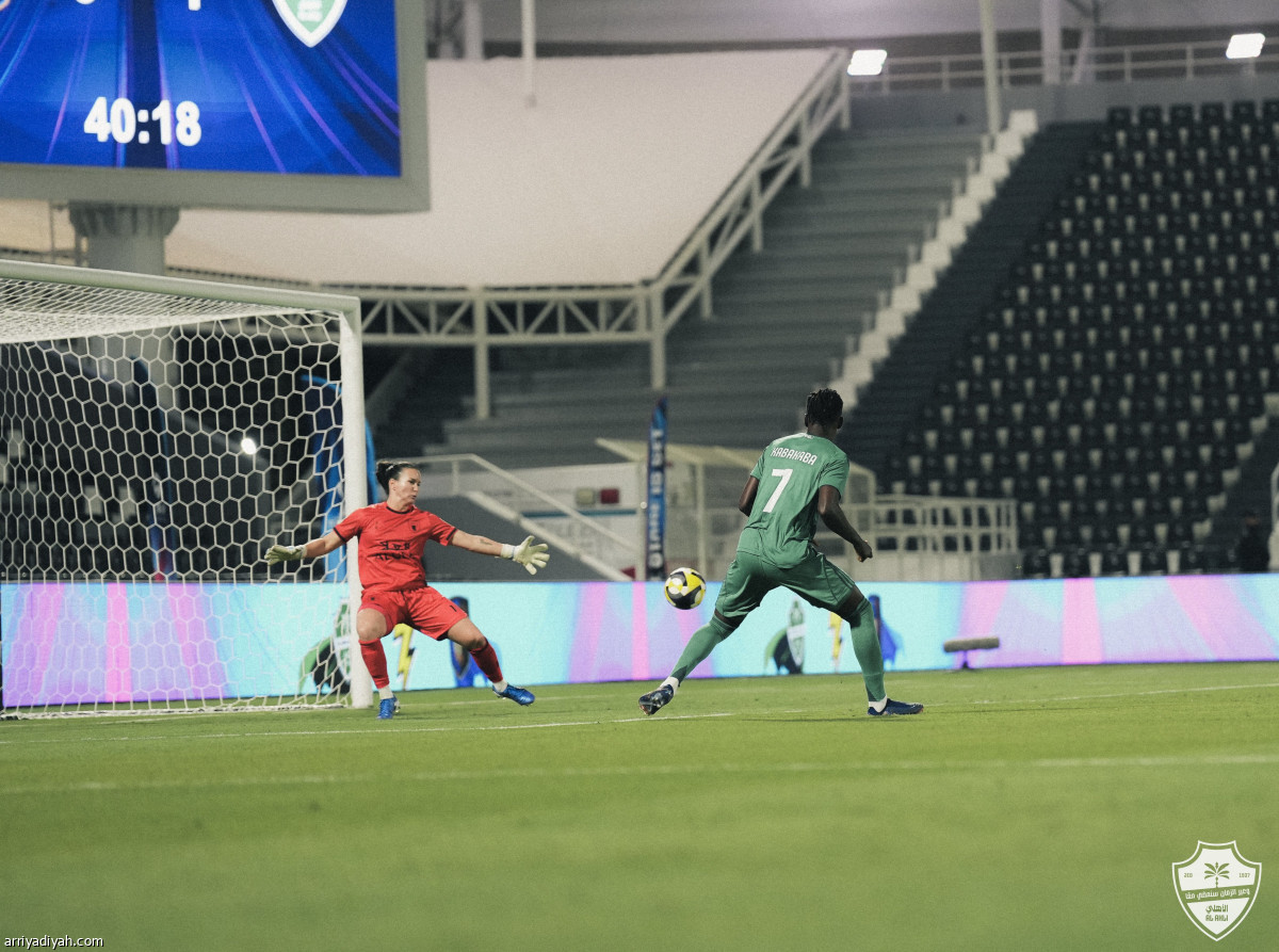 الأهلي إلى نهائي السوبر