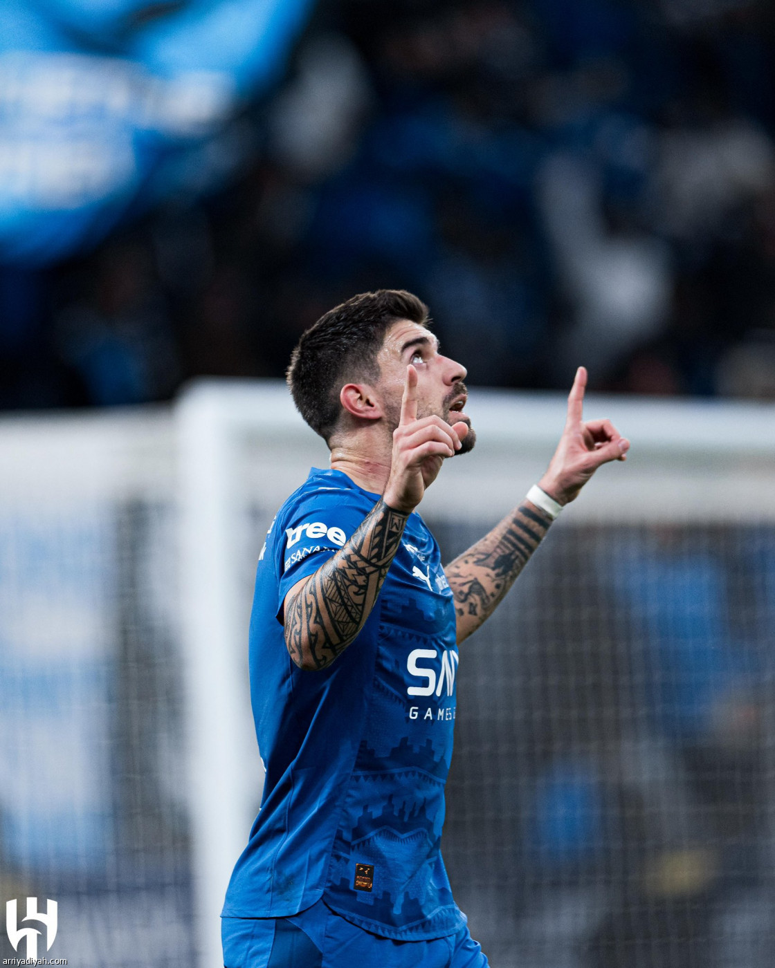 احتفال أزرق