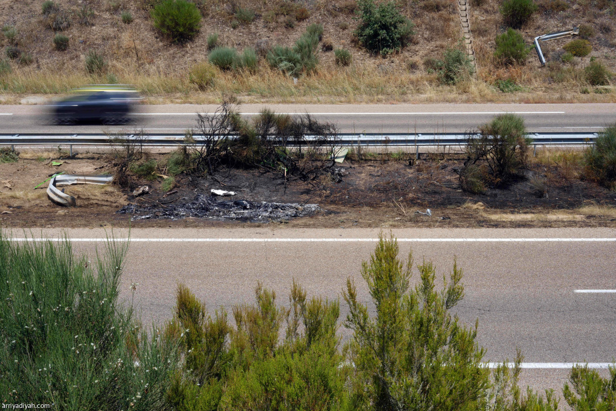 حطام وأحزان