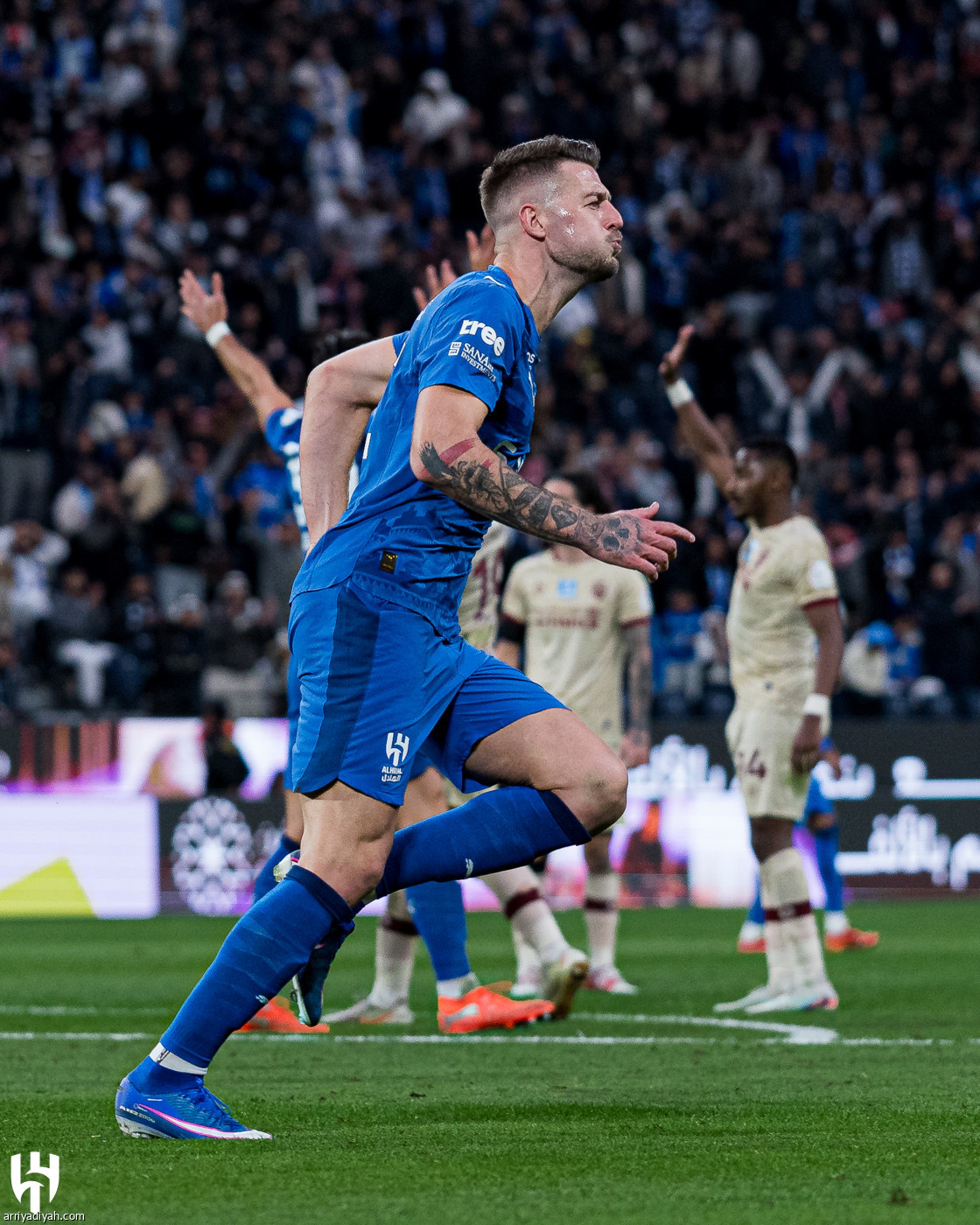 احتفال أزرق