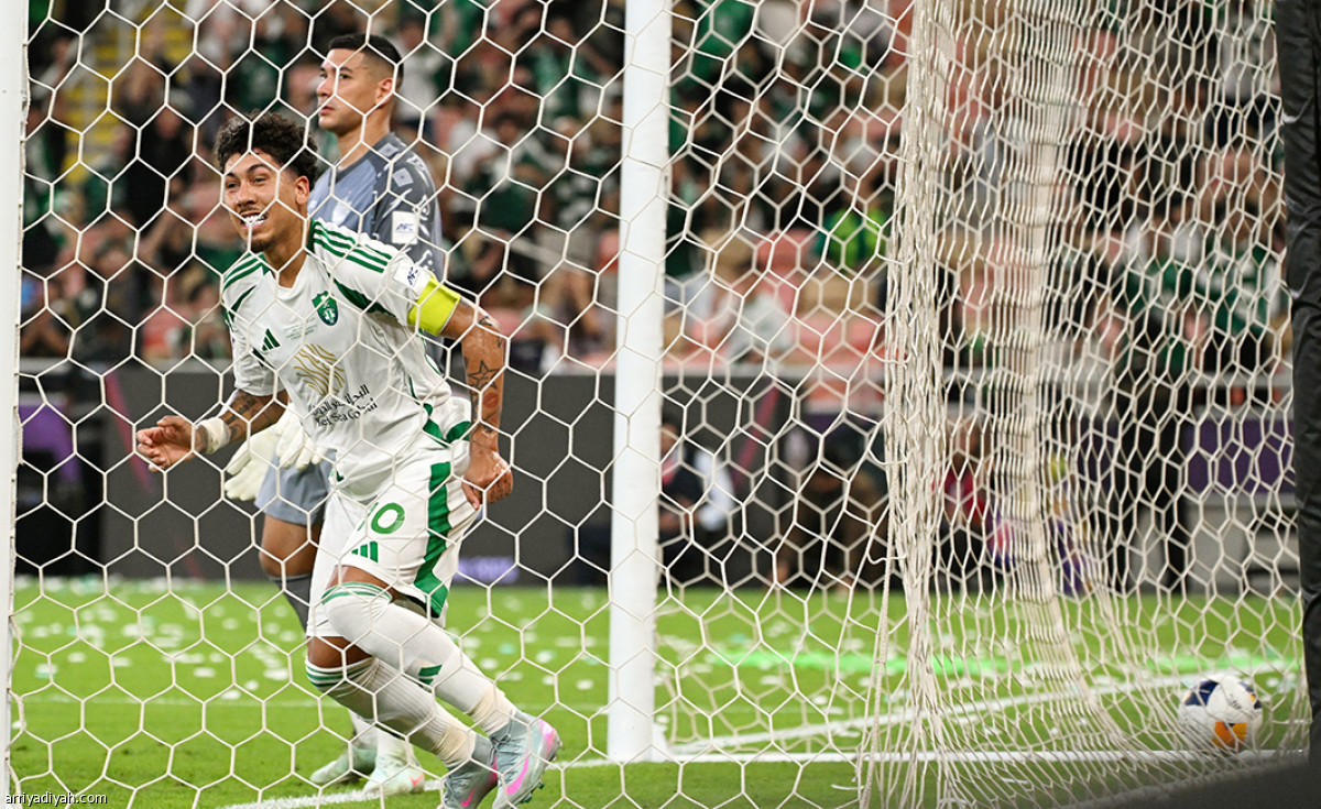 بالثلاثة.. الأهلي يصعد