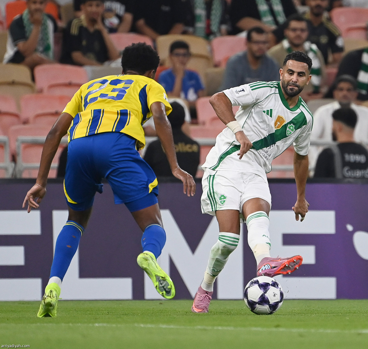 حامل اللقب يتألق