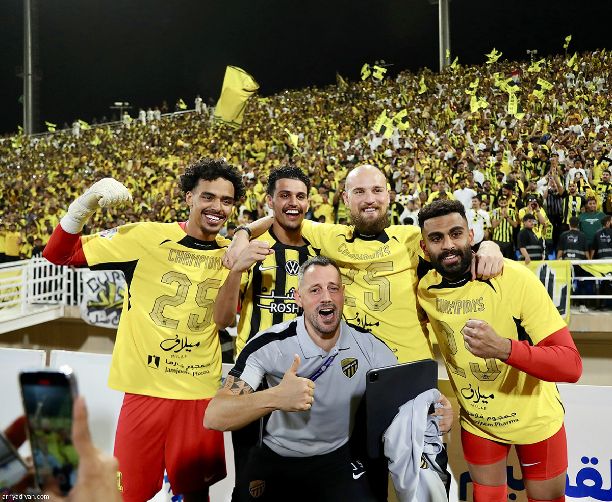 «النمور» تحتفل