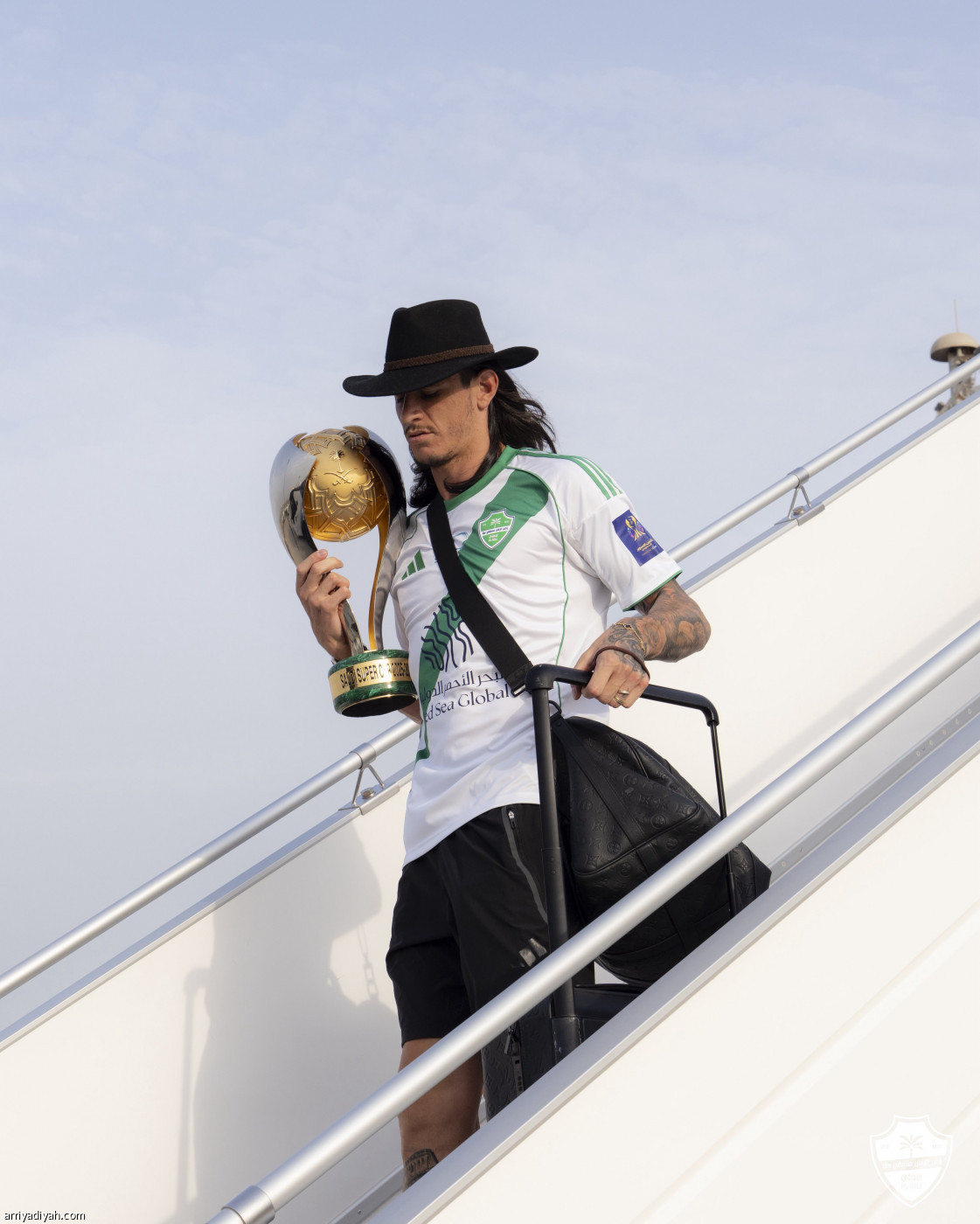 البطل وكأسه في جدة